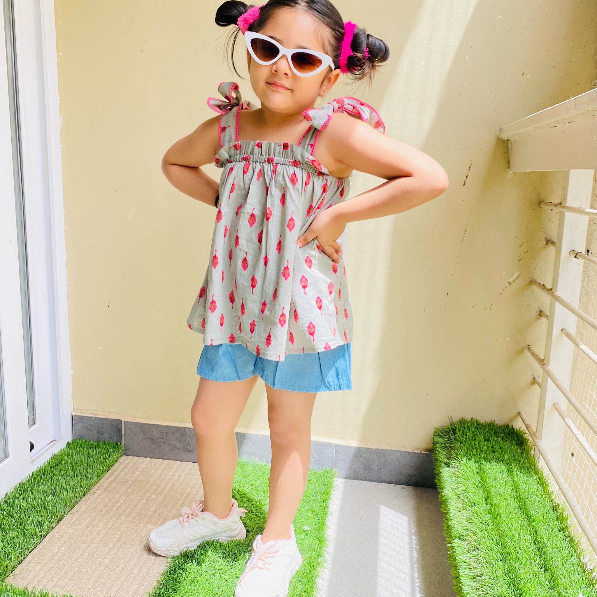 LOONY LOTUS GREY PINFORE TOP